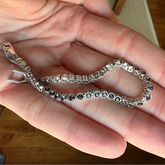 Swarovski Matrix Tennis Bracelet Size Medium - Picture 4 of 8